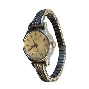 Vintage Timex Q Ladies Wristwatch Quartz 1970’s Classic